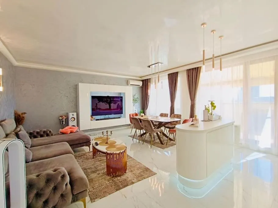 Spacious Prestige Penthouse ヴァルナ アパート