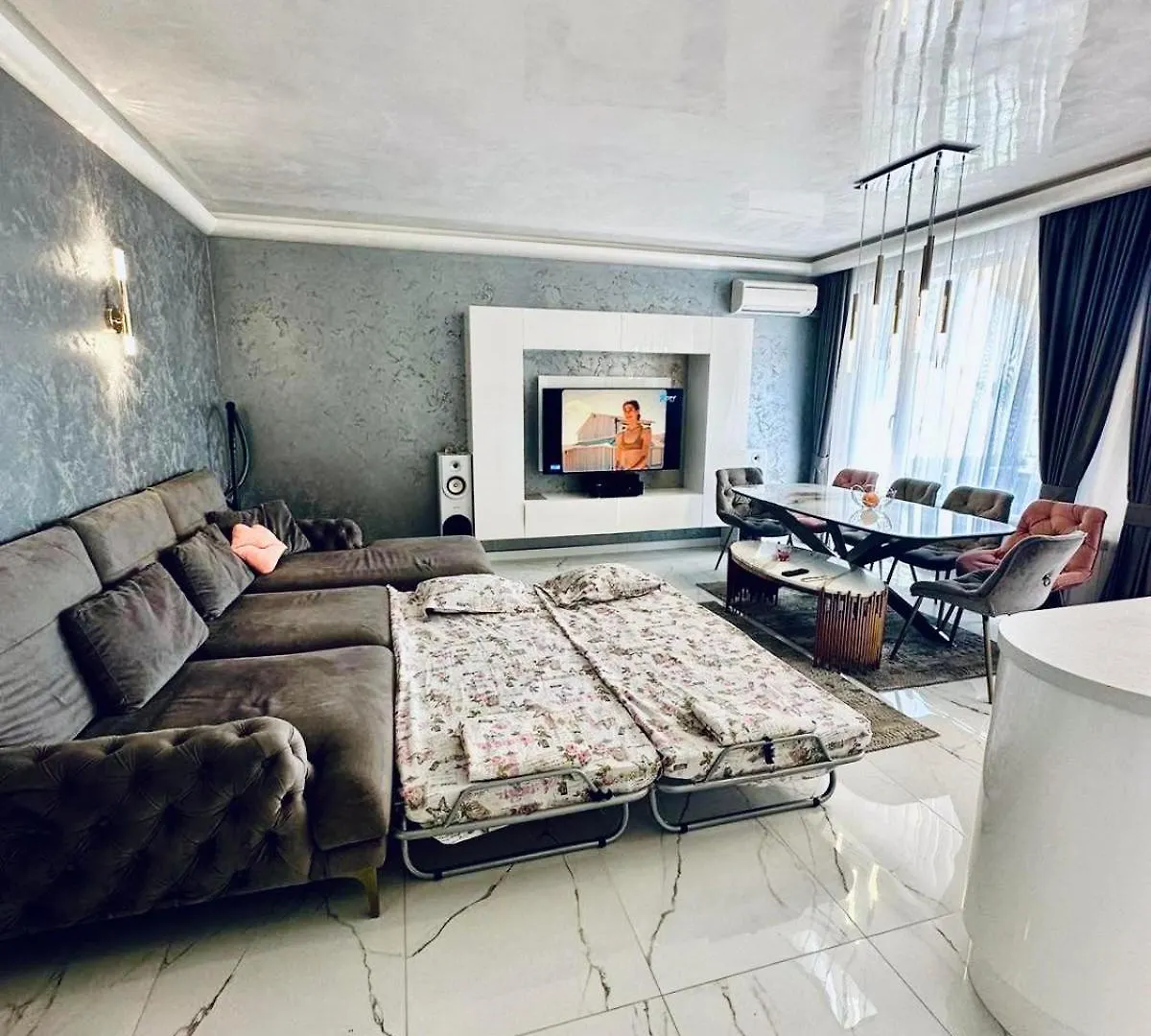 アパート Spacious Prestige Penthouse ヴァルナ