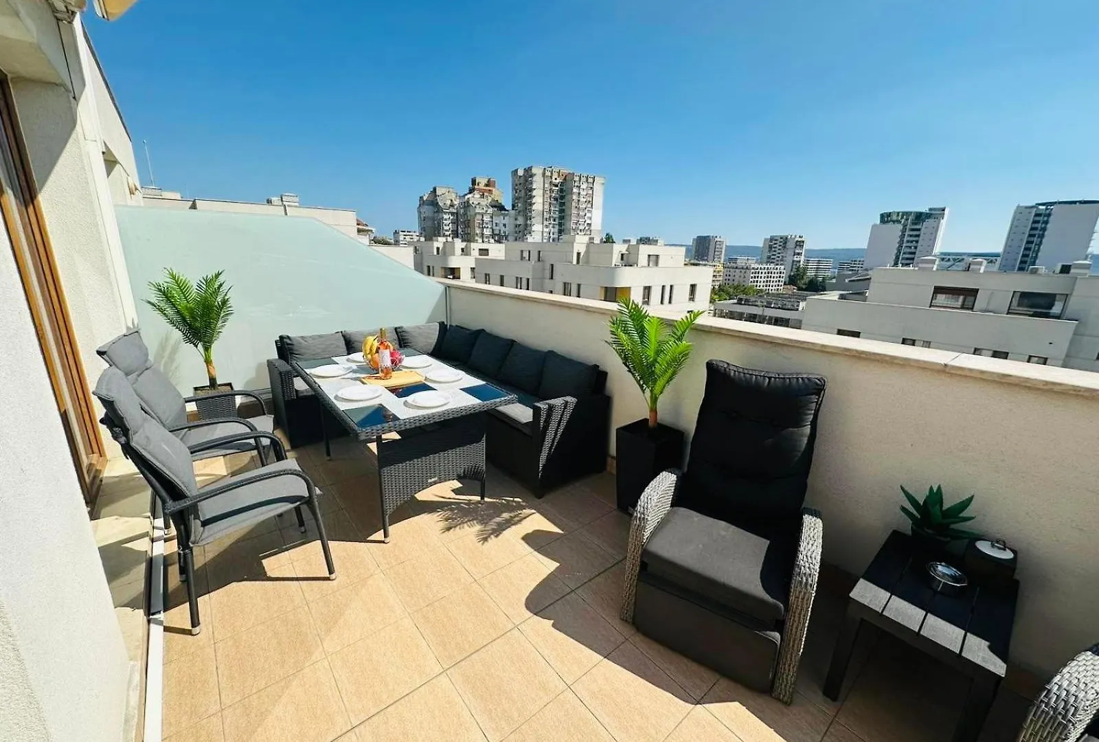 アパート Spacious Prestige Penthouse ヴァルナ